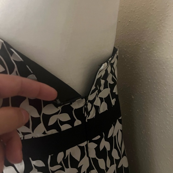 LOFT NEW COCKTAIL DRESS SIZE 12 . Black with white flowers. - Picture 4 of 16